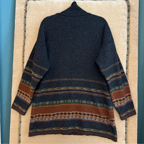 JACQUARD DU MONDE Oversized Turtleneck Sweater - Picture 4 of 5